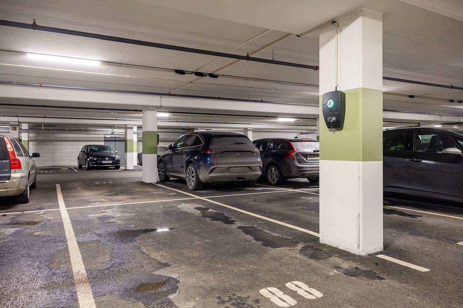 Det medfølger parkeringsplass i felles garasjeanlegg. Galleribilde