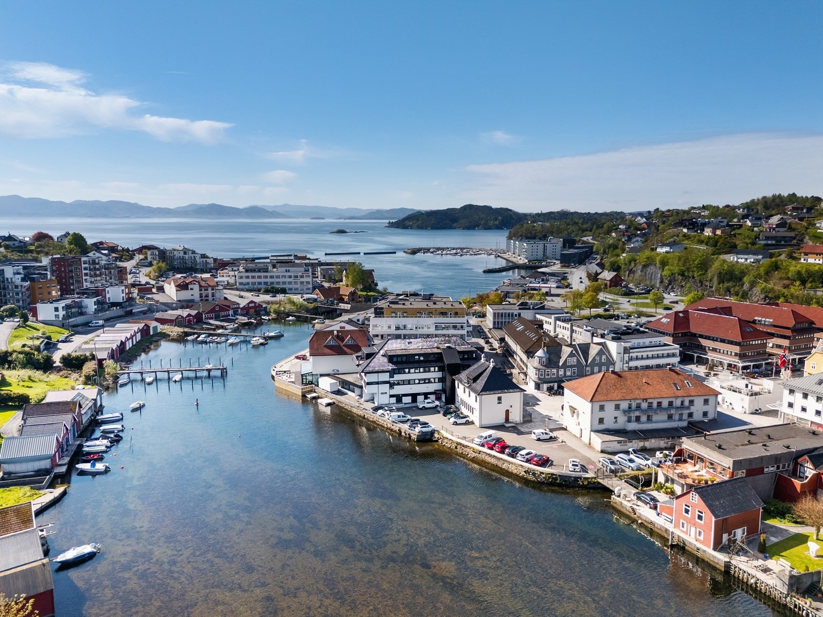 Kort avstand til Osøyro Galleribilde
