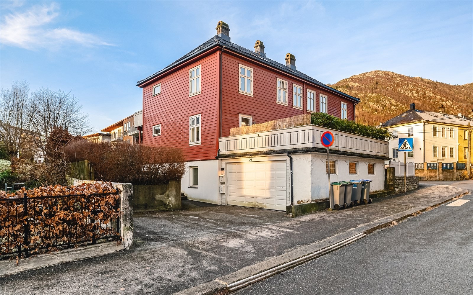 Info. om terrassen og garasjen ligger under ferdigattest i salgsoppgaven. Galleribilde