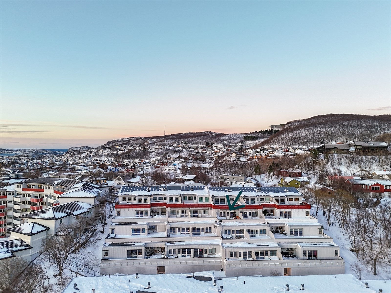 Leiligheten ligger i nest øverste etasje og byr på en svært flott utsikt. Galleribilde