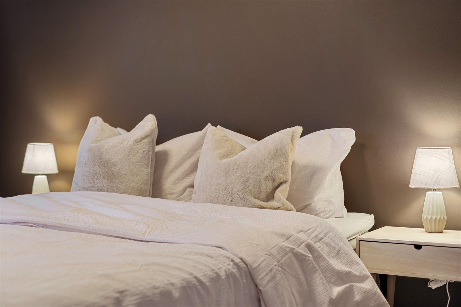 Soverommet er malt i moderne fargevalg. Galleribilde