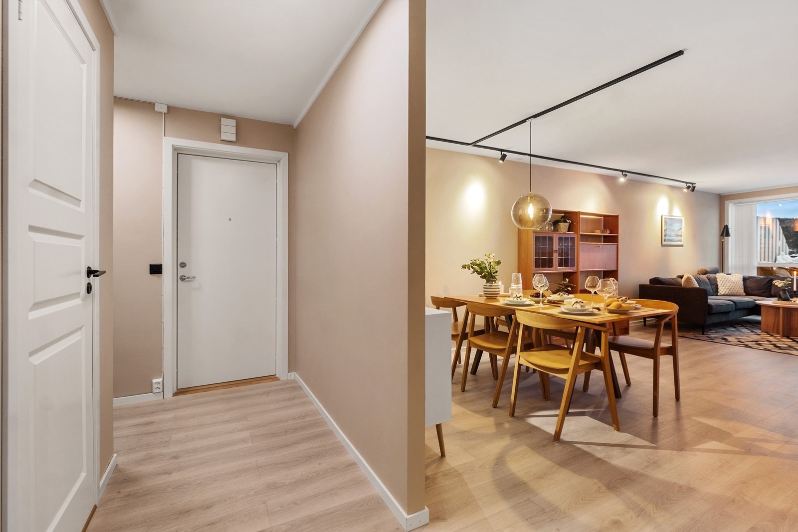 Gang med adkomst til bod. Galleribilde