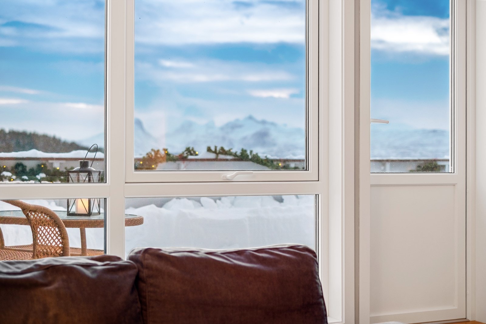 Utsikt fra stuevinduet. Galleribilde