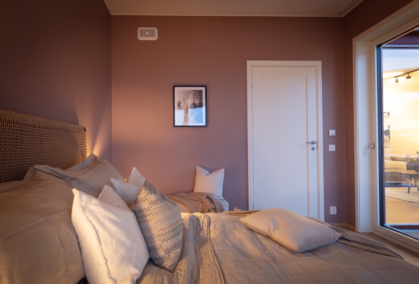 Også fra hovedsoverommet er det direkte utgang til den store balkongen. Galleribilde