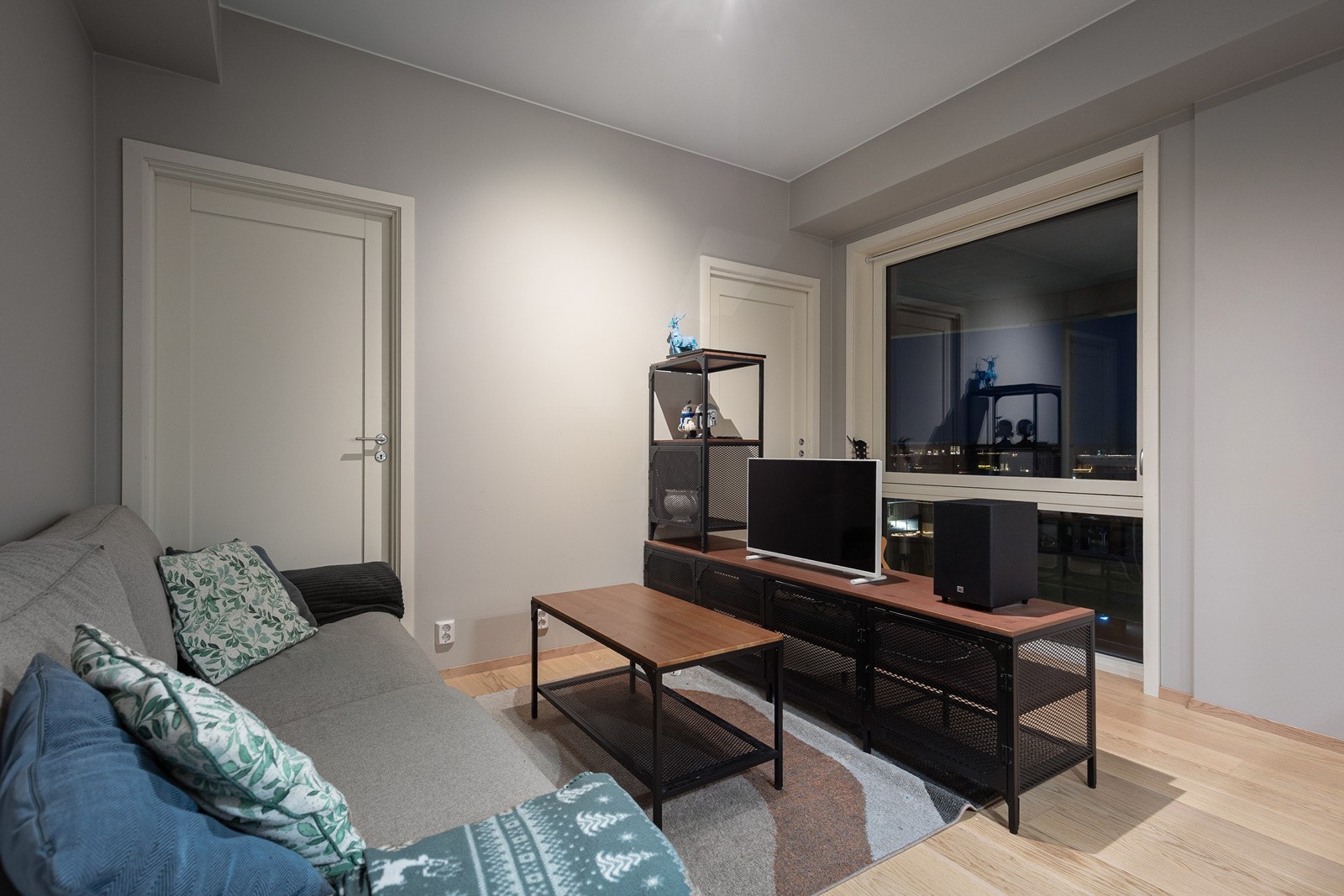 Her er det plass til en liten sofagruppe og TV-løsning. Galleribilde