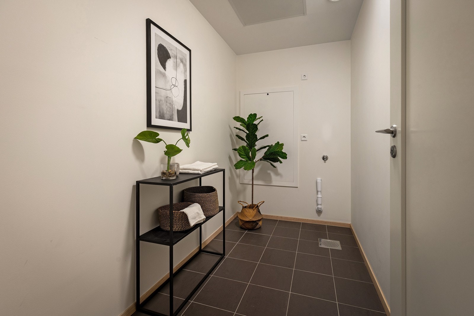 Et separat teknisk rom gir ekstra lagringsplass. Galleribilde