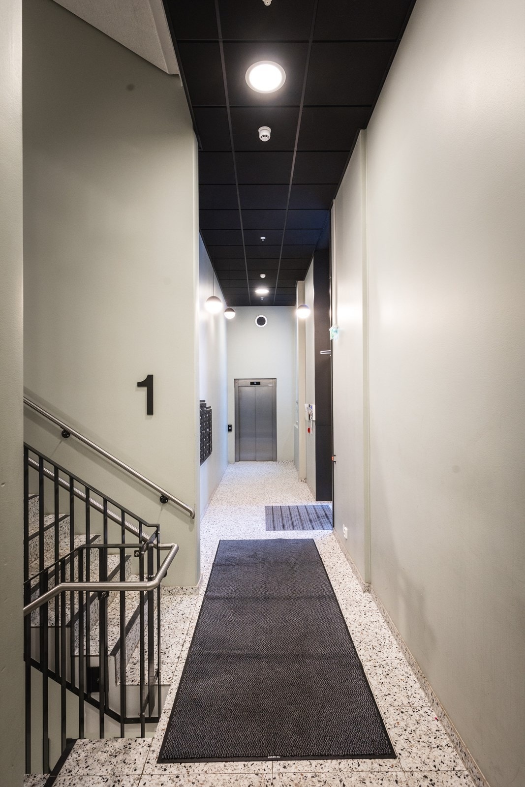 Du kan også ta heisen direkte ned til MENY og Vinmonopolet i kjelleren. Her bor du med en ny og bekymringsløs livsstil, hvor hverdagen blir både enkel og komfortabel. Galleribilde