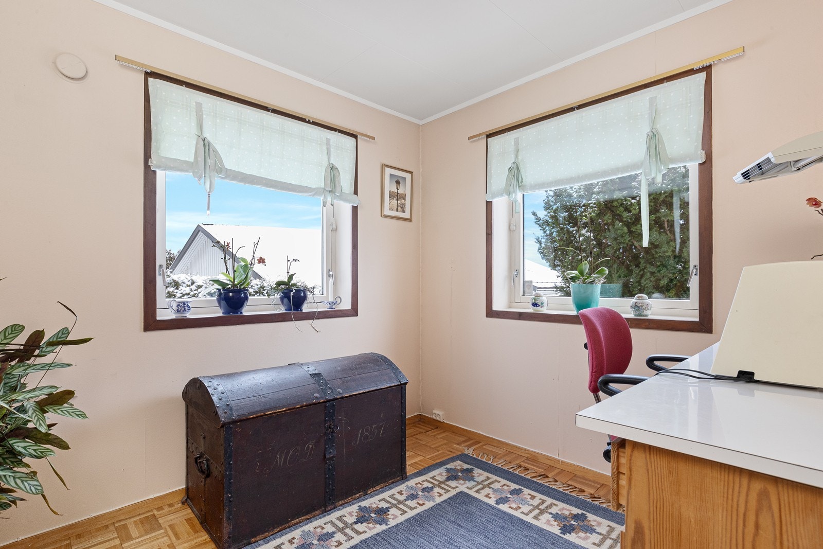 Et ekstra rom i underetasjen som kan benyttes som soverom eller kontor. Galleribilde