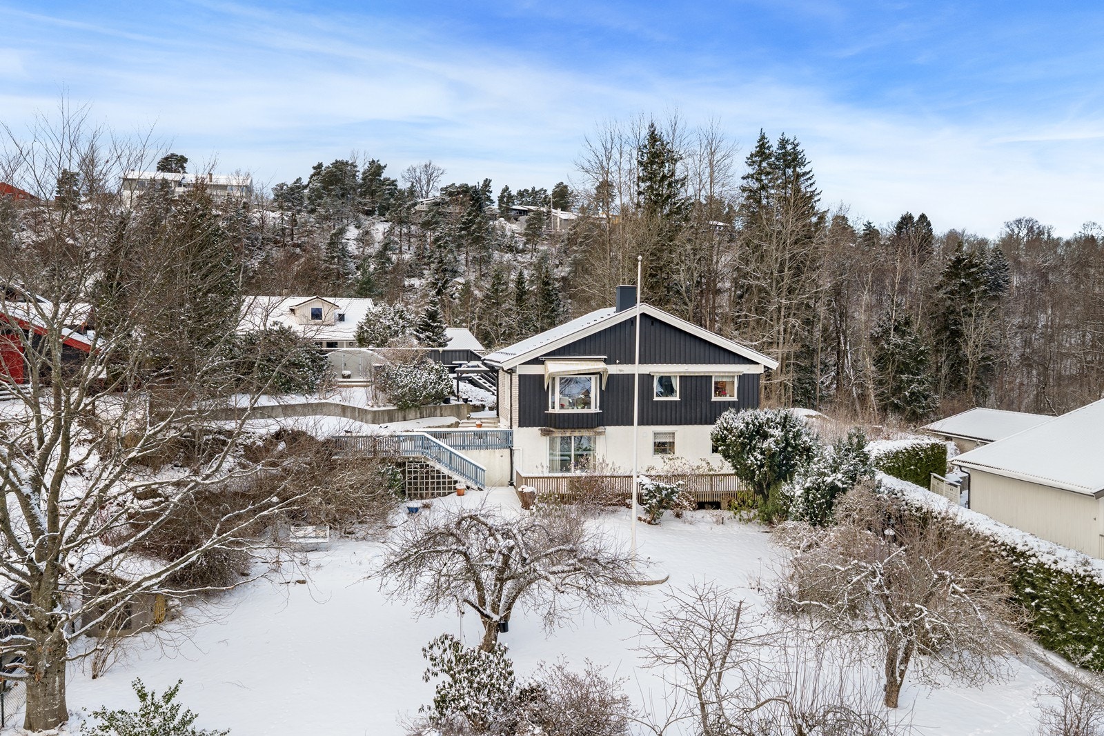 Eiendommen byr på et åpent og flott utsyn over nærområdet Galleribilde