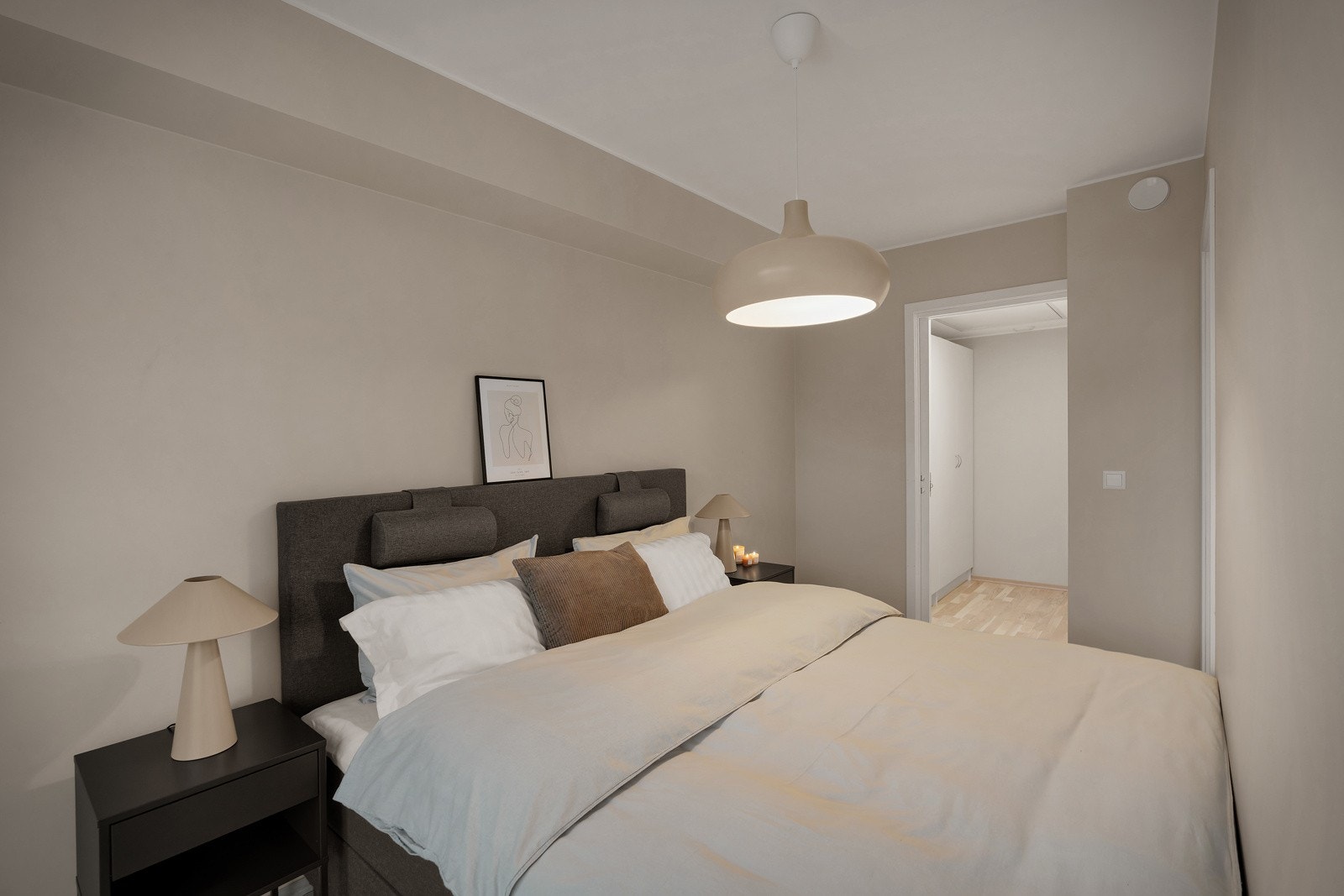 - I tilknytning til soverommet er det en walk-in-garderobe som gir svært gode oppbevaringsmuligheter - Galleribilde