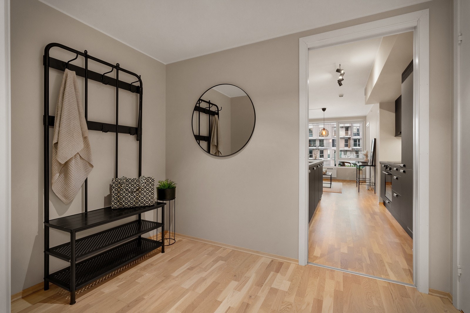 - Boligen disponerer også en ekstern bod i kjeller på ca. 2,7 m² - Galleribilde