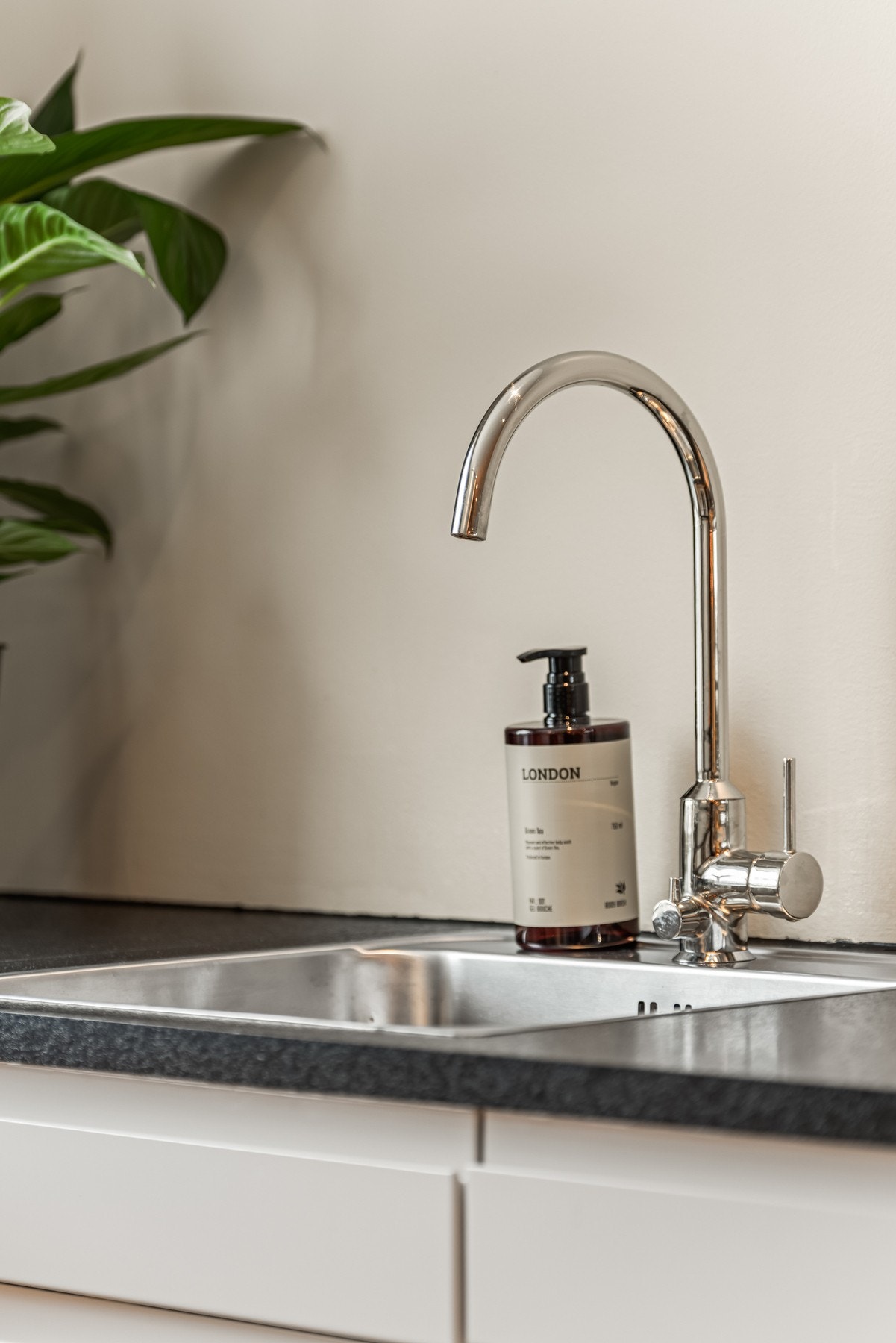 I 2026 ble det montert ny oppvaskkum og ny AEG platetopp. I 2021 ble det montert ny Samsung oppvaskmaskin. Galleribilde