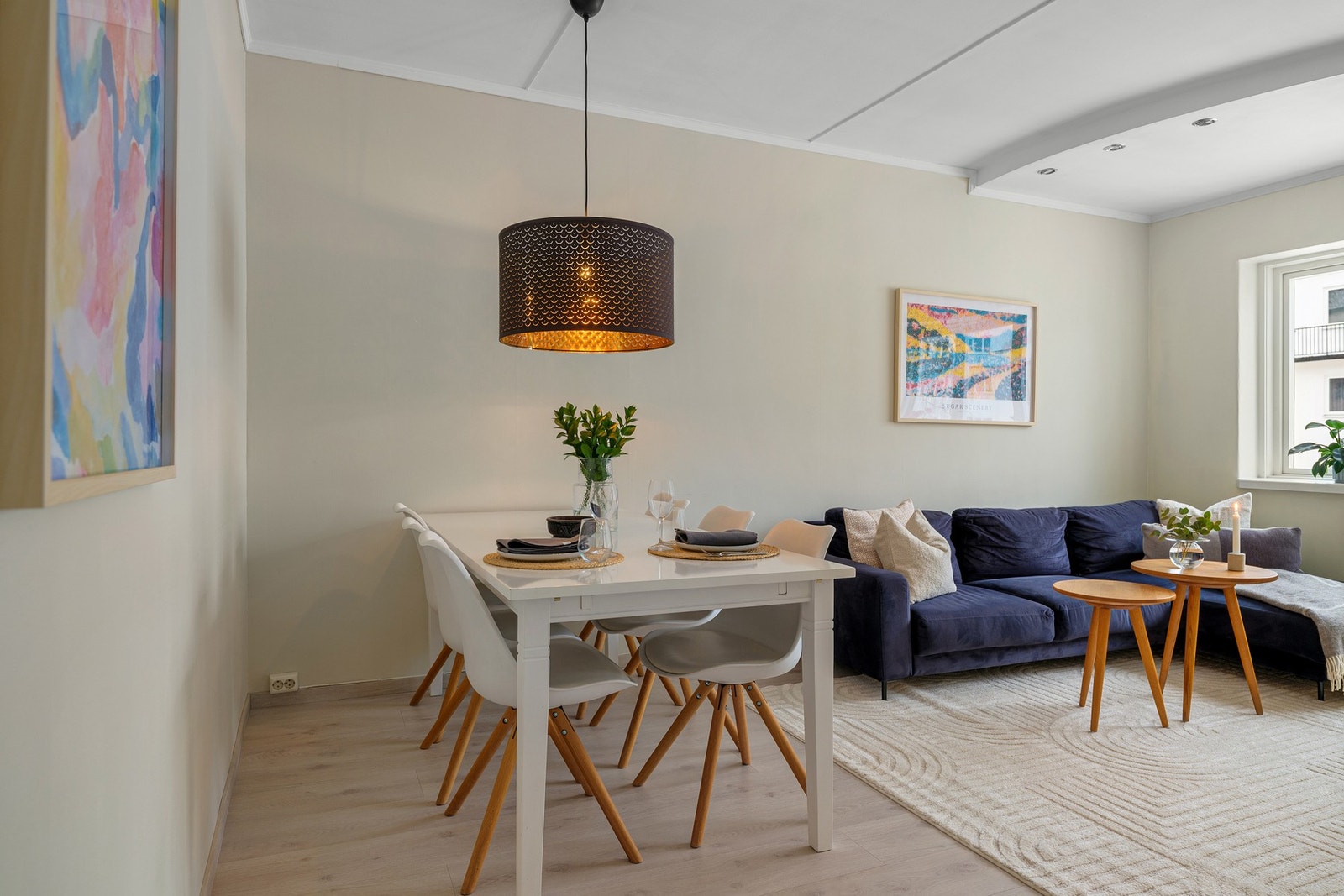 Naturlig sone for spisebord. Galleribilde