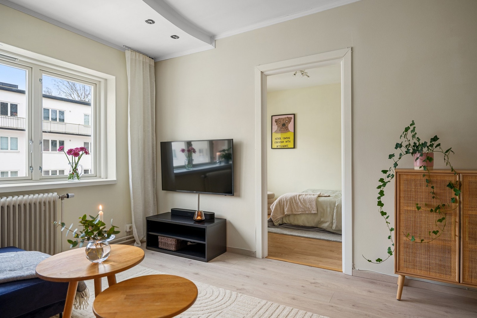 Nytt laminatgulv i stue ble lagt i 2024. Galleribilde