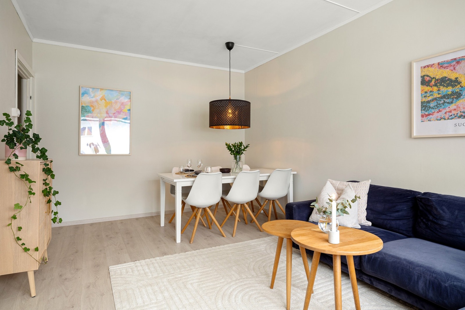 Stuens gode utforming gjør det enkelt å møblere etter eget ønske. Galleribilde