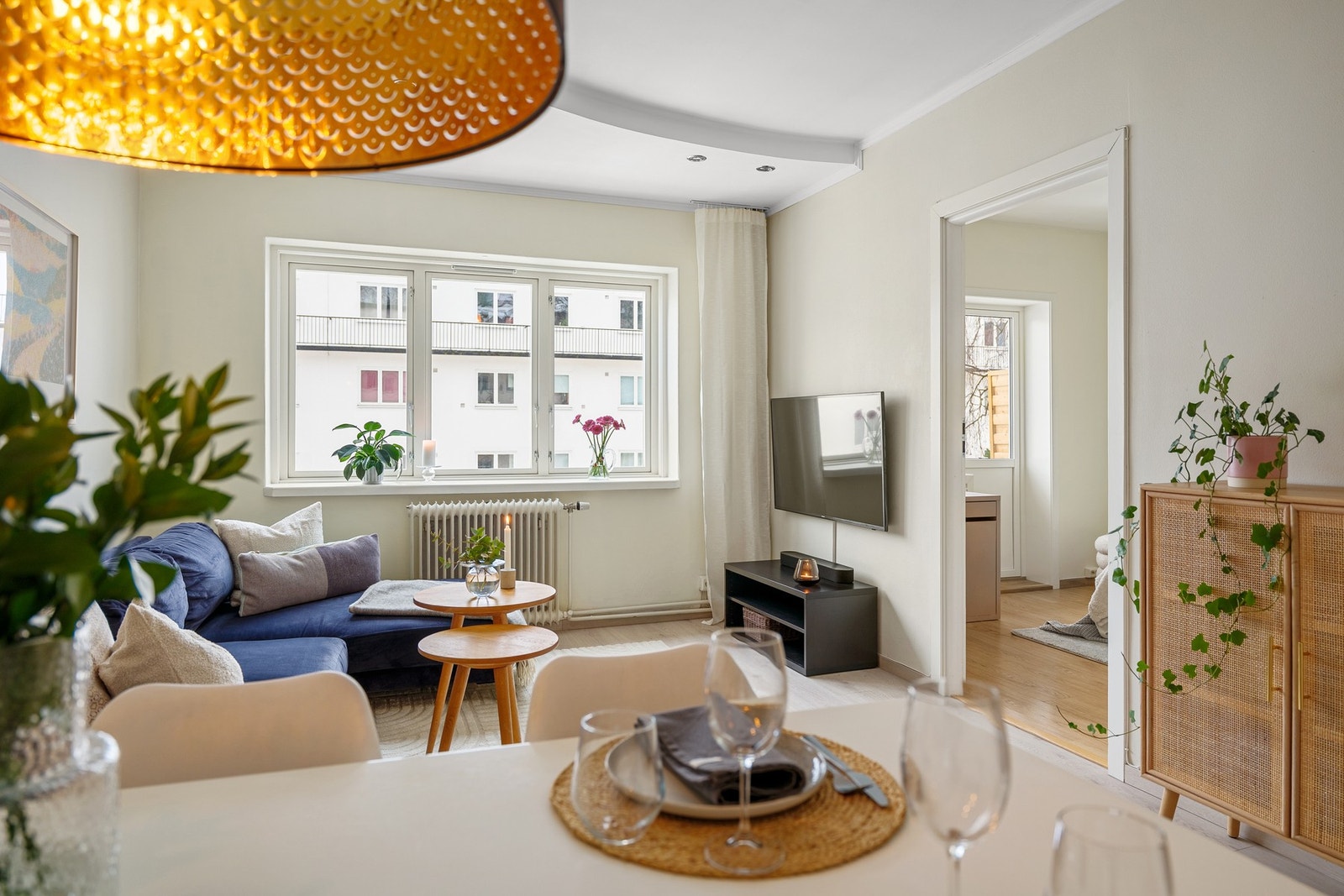 Dekk bordet, tenn lysene og nyt! Her ligger alt til rette for gode øyeblikk. Galleribilde