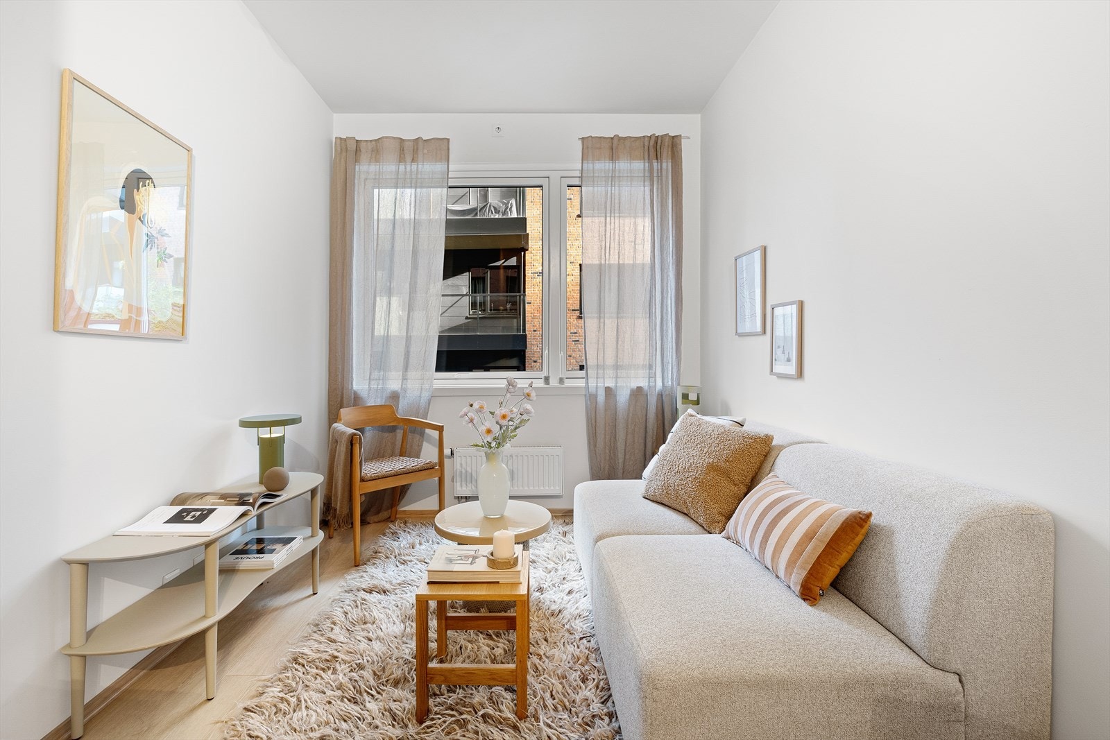 Plass til seng/sofa og TV. Galleribilde