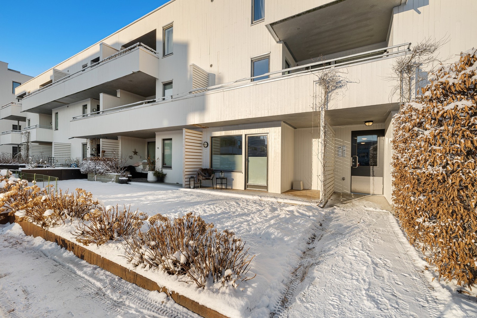 Leiligheten inngår i et stilrent og moderne boligbygg med felles adkomst Galleribilde