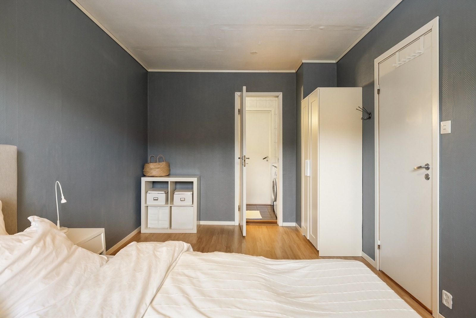 Fra dette soverommet er det direkte tilkomst til bad - praktisk! Galleribilde