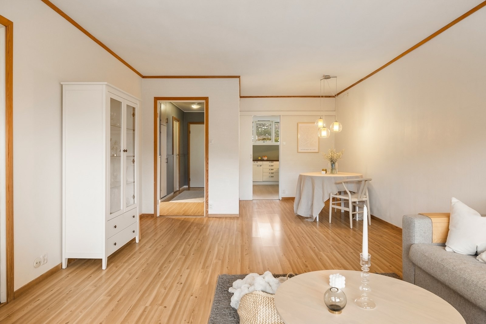 God plass til spisebord og sofakrok. Galleribilde