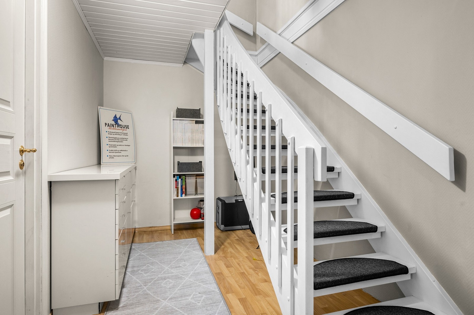 Fra kjellergang. Galleribilde