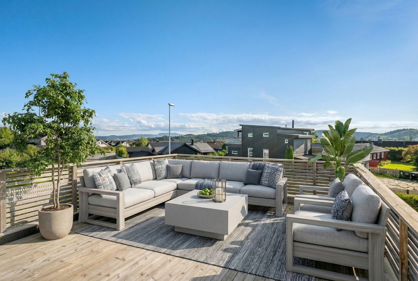 Takterrasse på 13m2 over tilbygg, hvor man har flott utsikt og herlige solforhold. Galleribilde