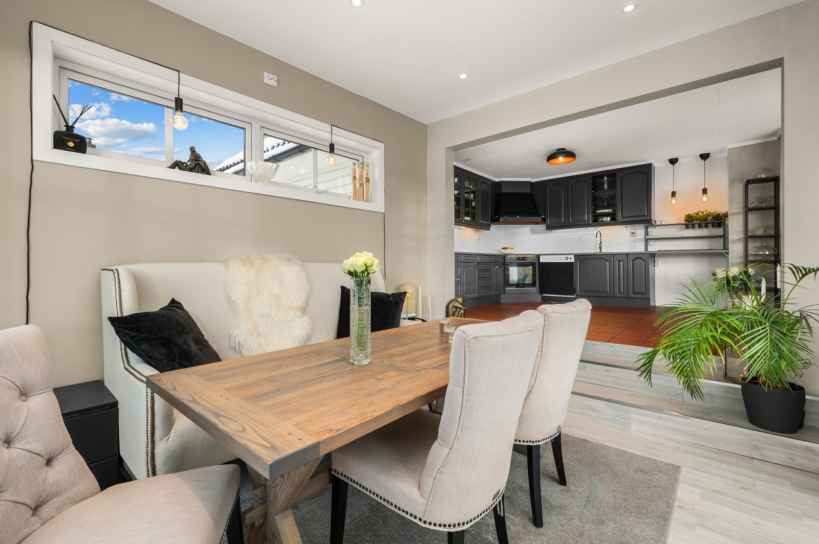 Spisestua er ca 12m2. Galleribilde