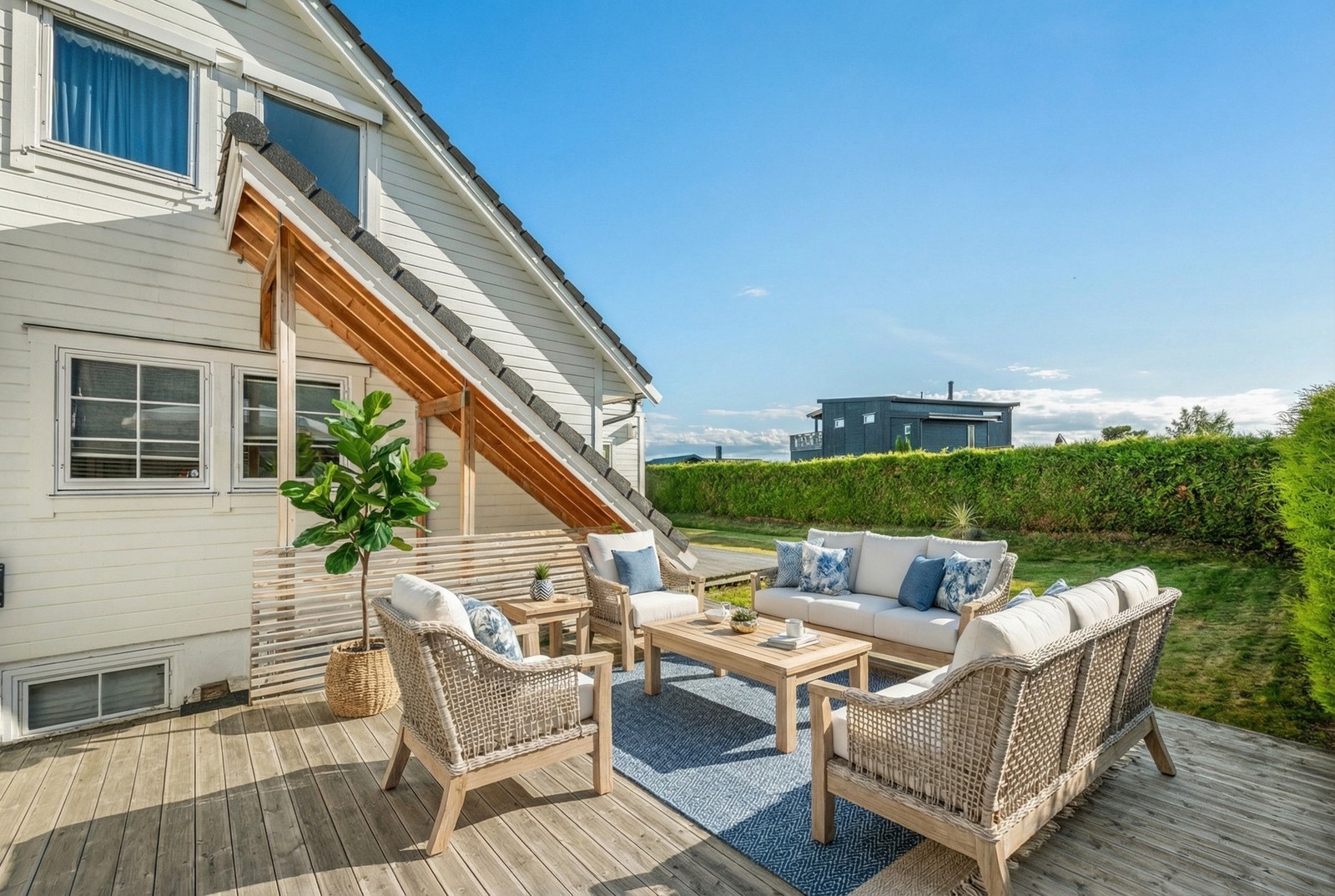 Separat overbygd nedgang til sokkel. Galleribilde