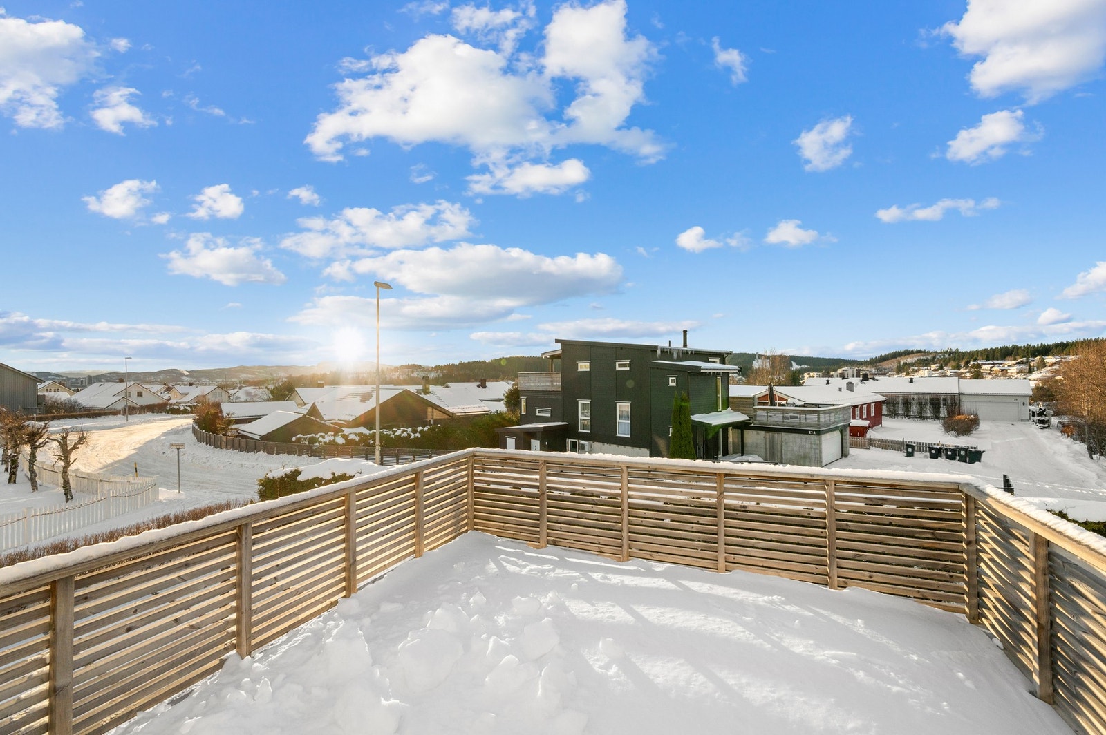 På takterrassen nytes både utsikt, og sol til sen kveld. Galleribilde