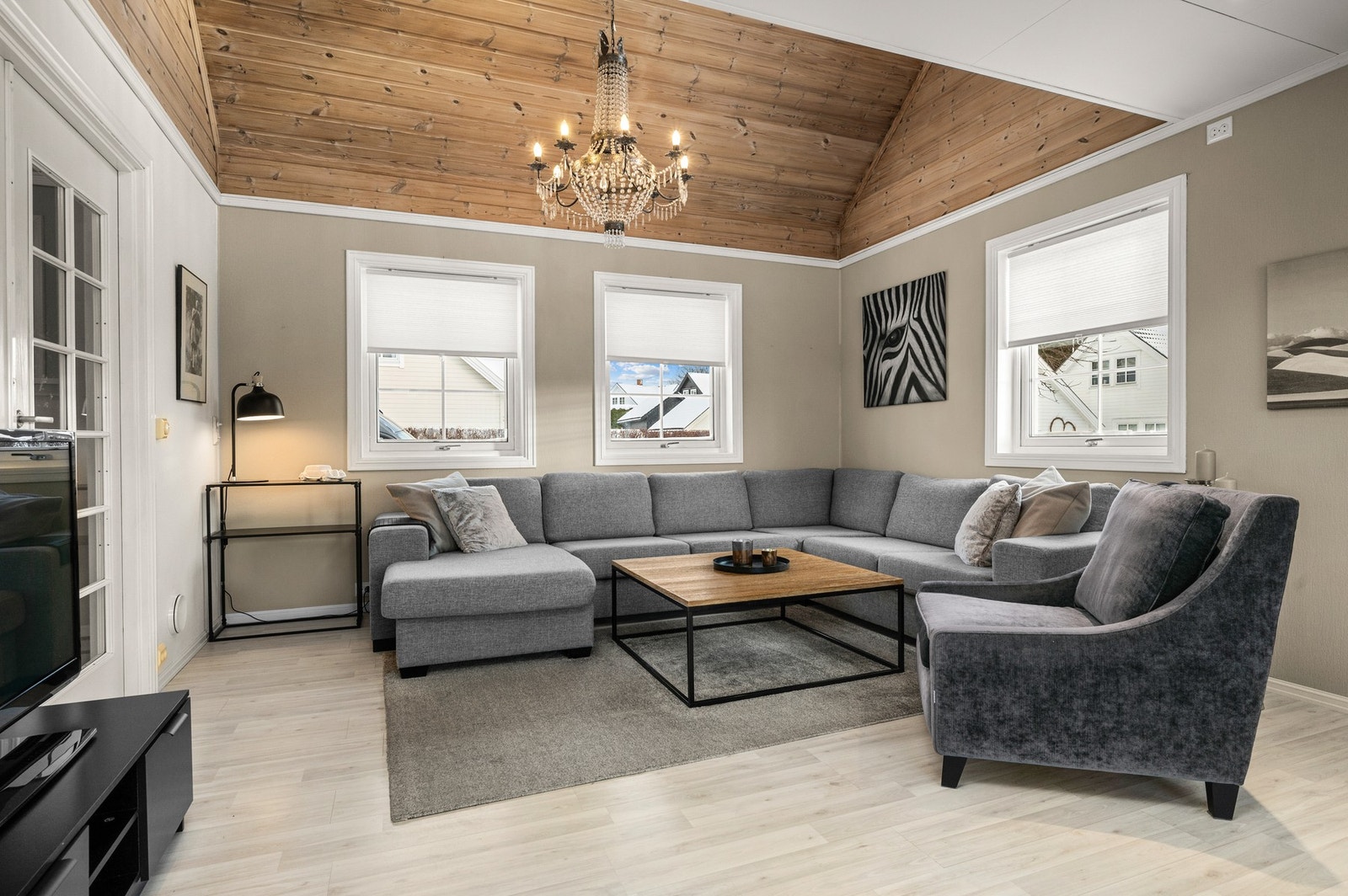 God plass til sofa på den 34m2 store stua. Galleribilde