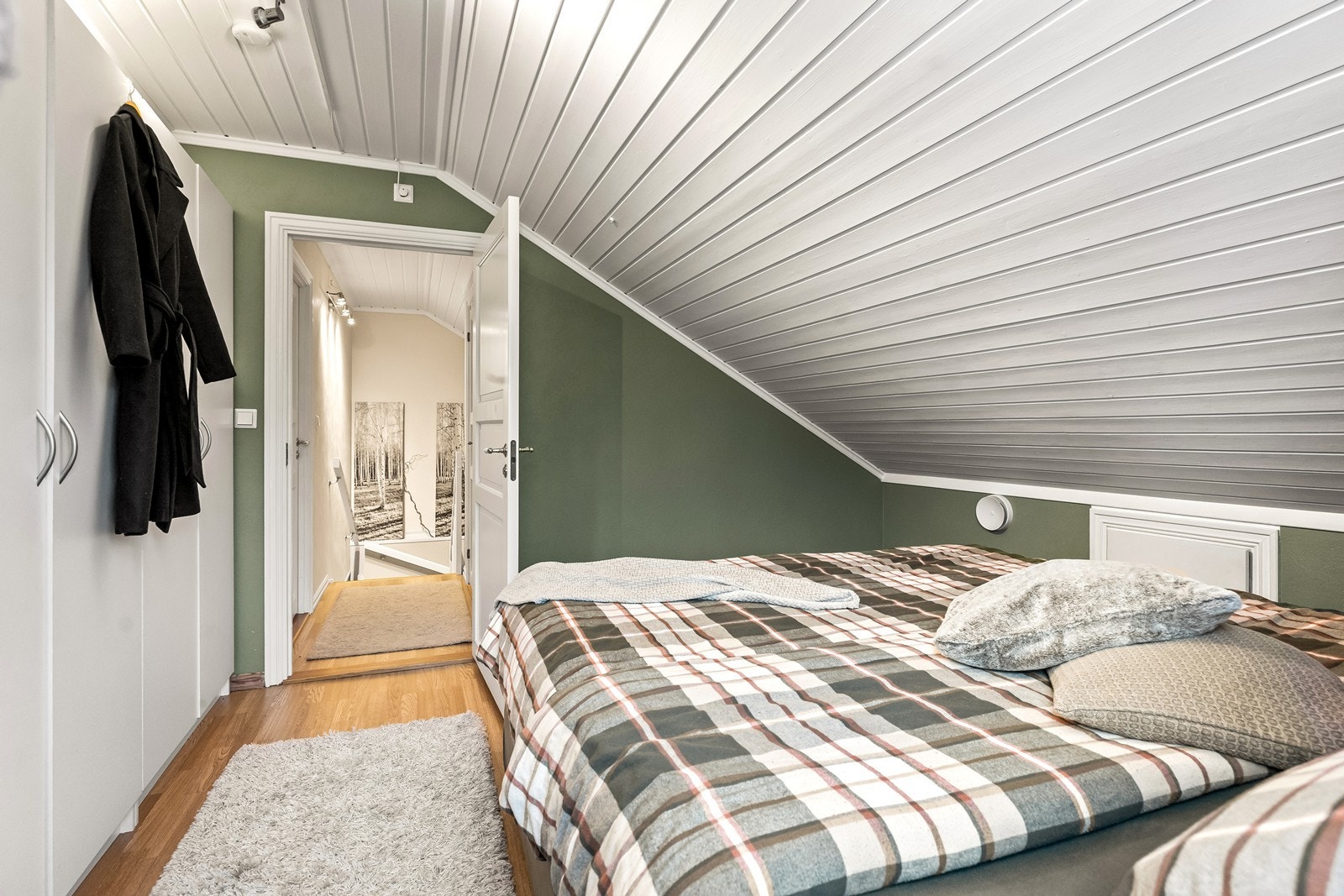 Utenfor soverommet finner du etasjens wc-rom Galleribilde