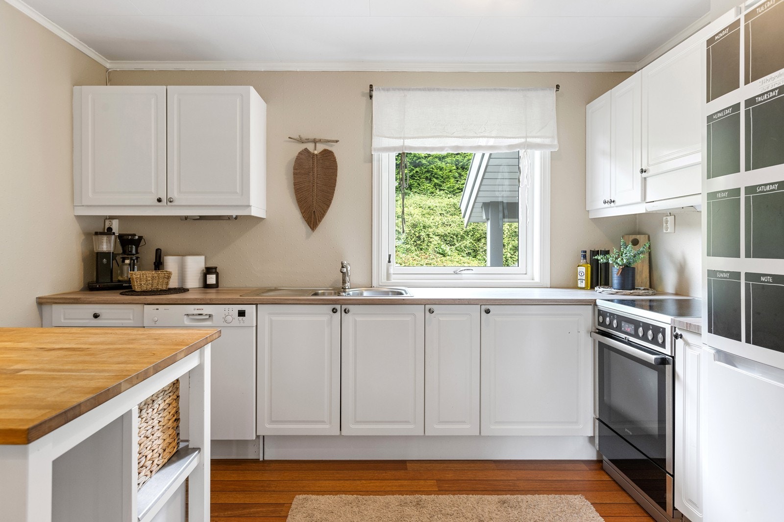 Praktisk kjøkken som gjør hverdagen enkel Galleribilde