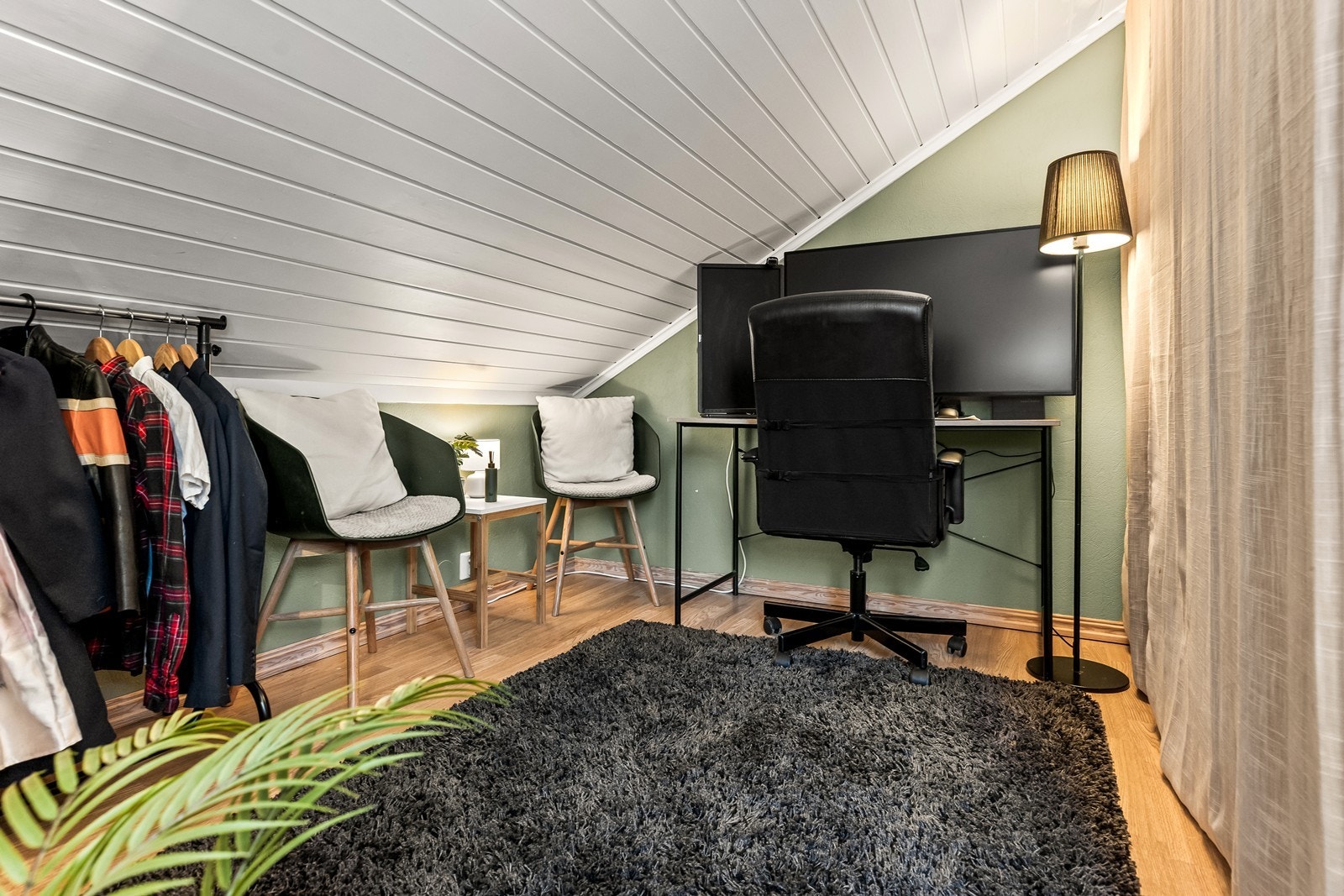 Her er det plass til både klær og jobb Galleribilde