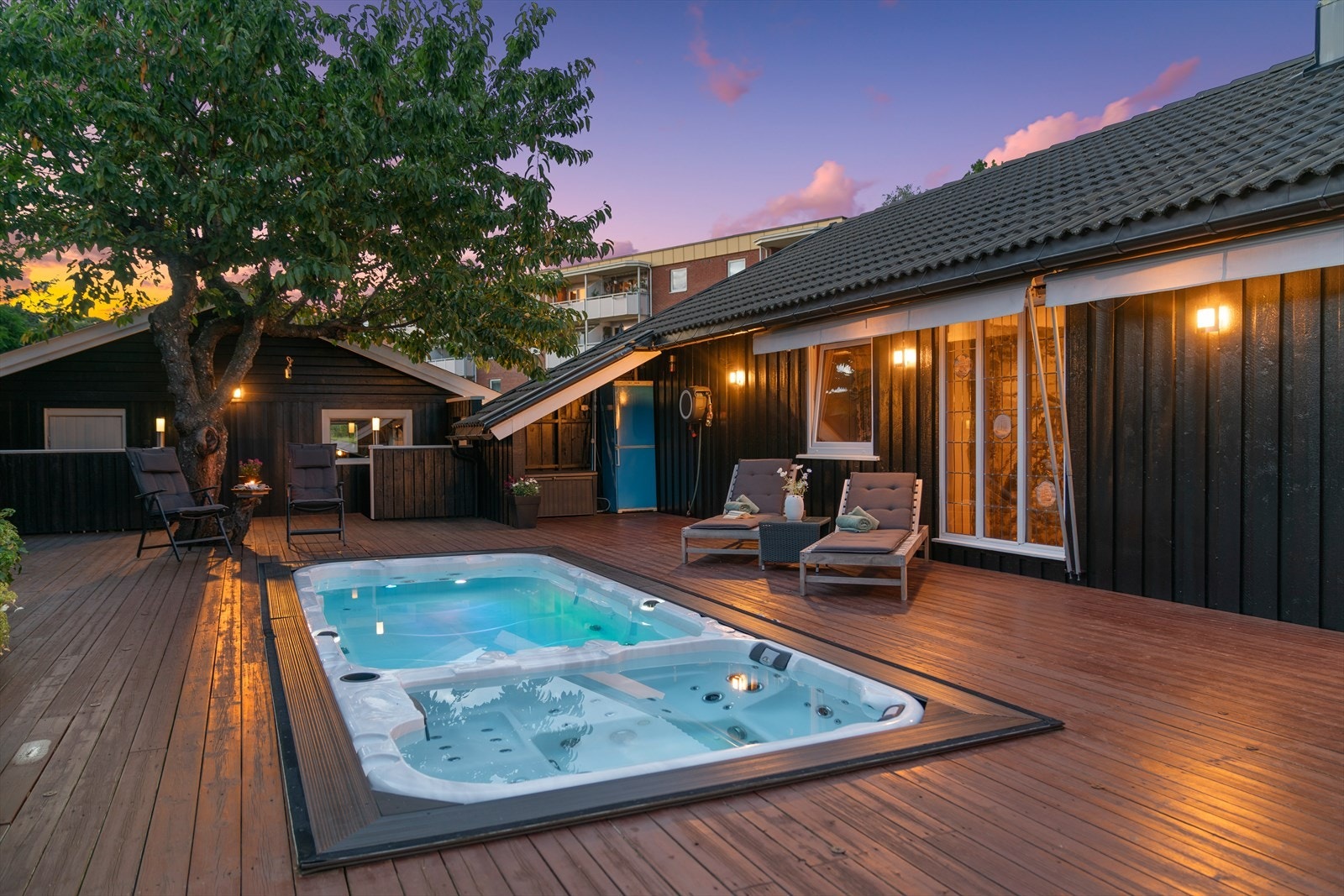 Oppvarmet motstrøms basseng kombinert med jacuzzi Galleribilde