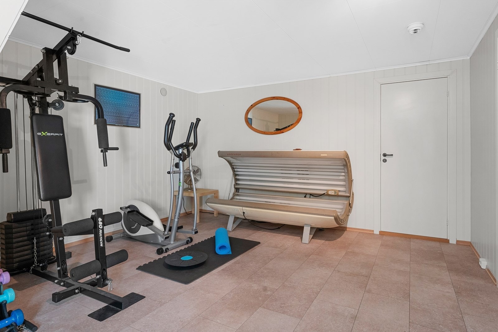 Fleksible rom som passer både til hjemmegym, ungdomsdel eller hobbyrom. Galleribilde