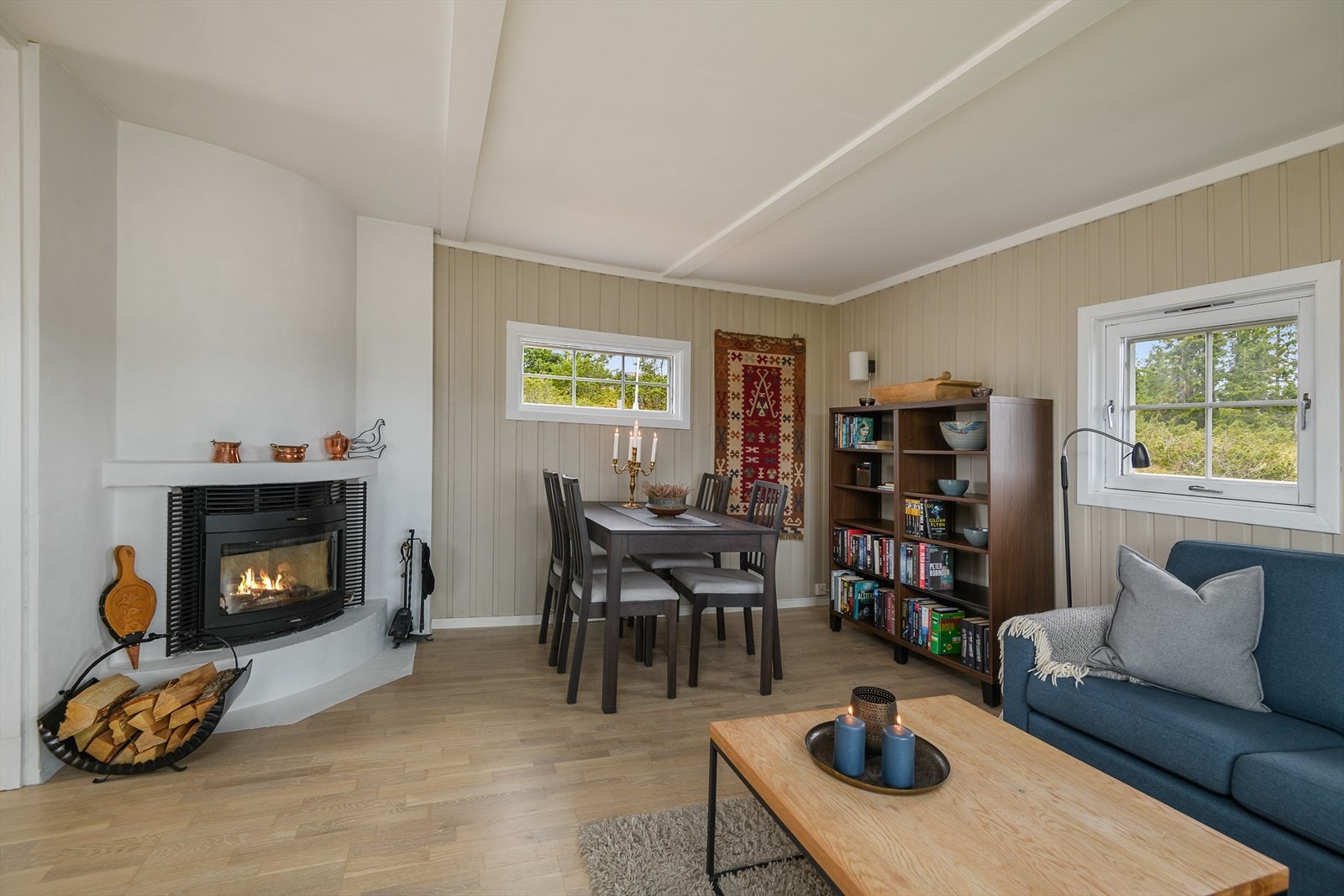 Peisen er oppgradert med ny peisinnsats i senere tid. Galleribilde