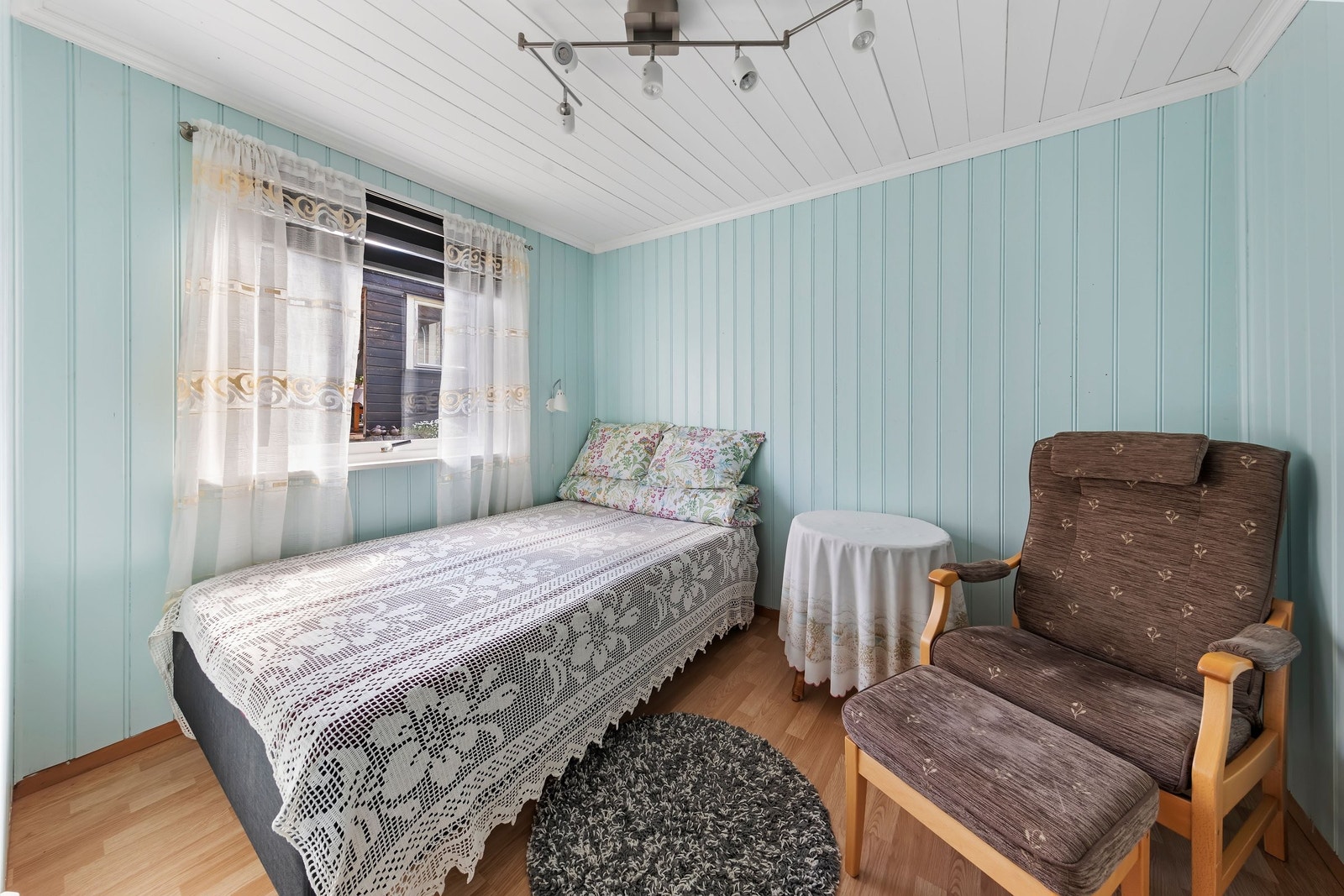 Koselig soverom i første etasje Galleribilde