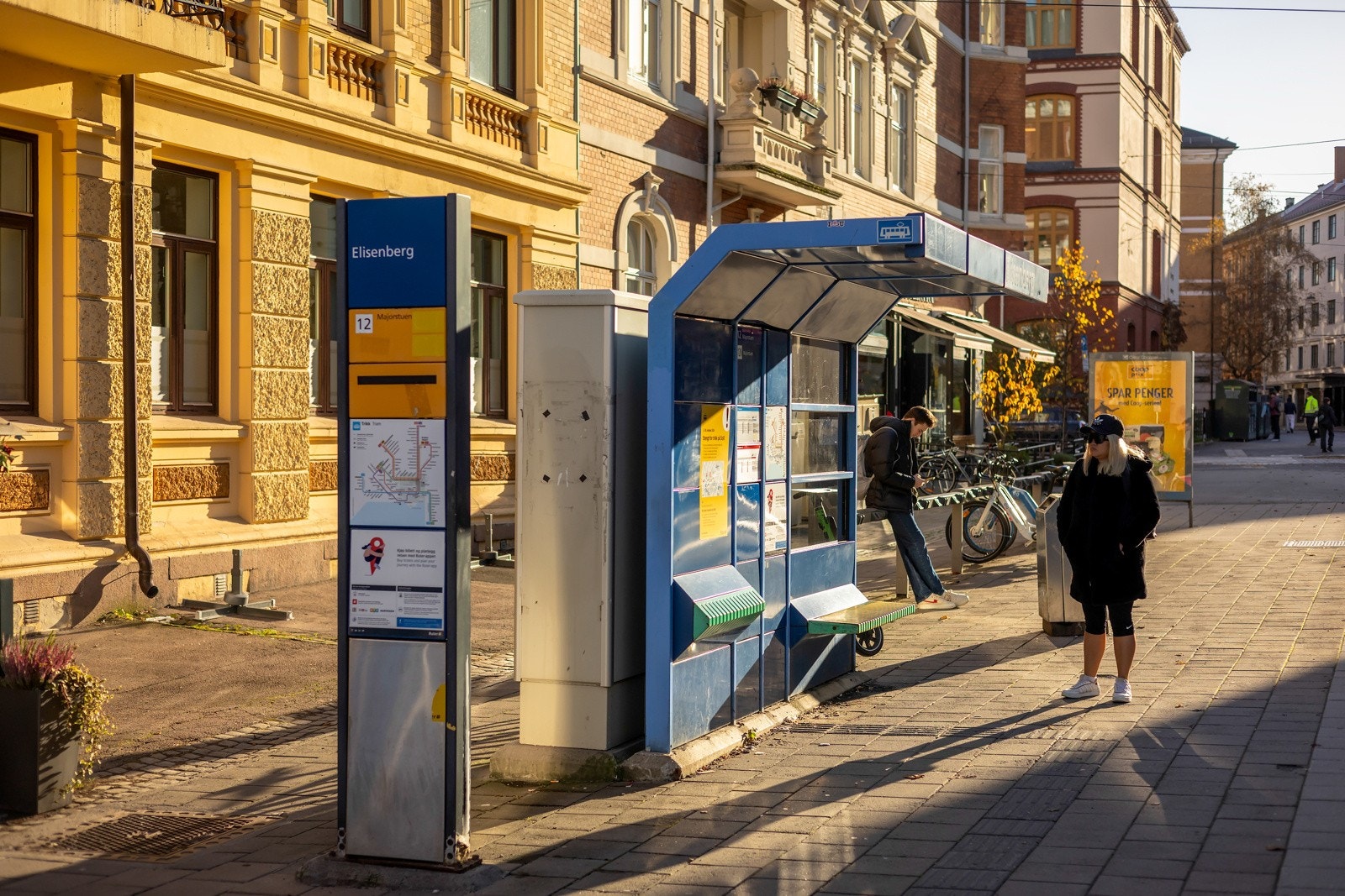 Fra leiligheten er det ca. 120 meter til trikkestopp. Galleribilde