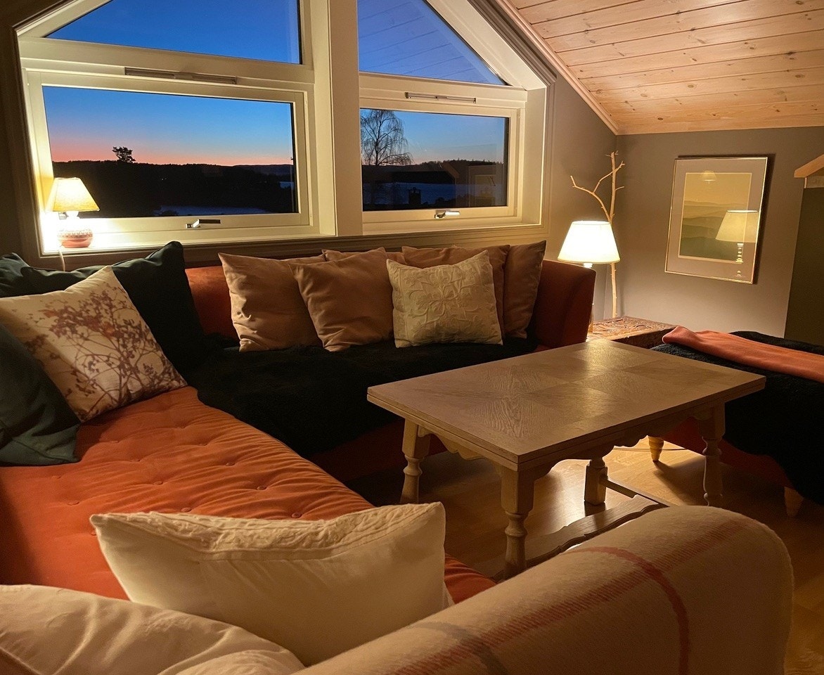 Kveldsstemning fra loftstuen Galleribilde