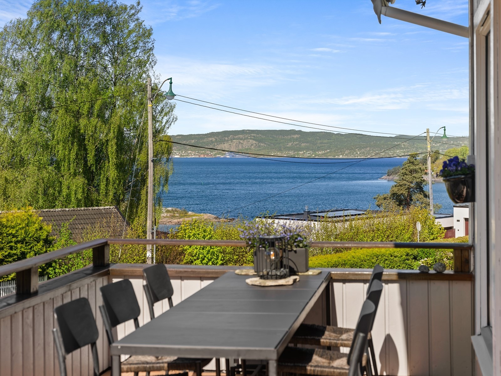 Nydelig fjordutsikt fra terrassen. Galleribilde