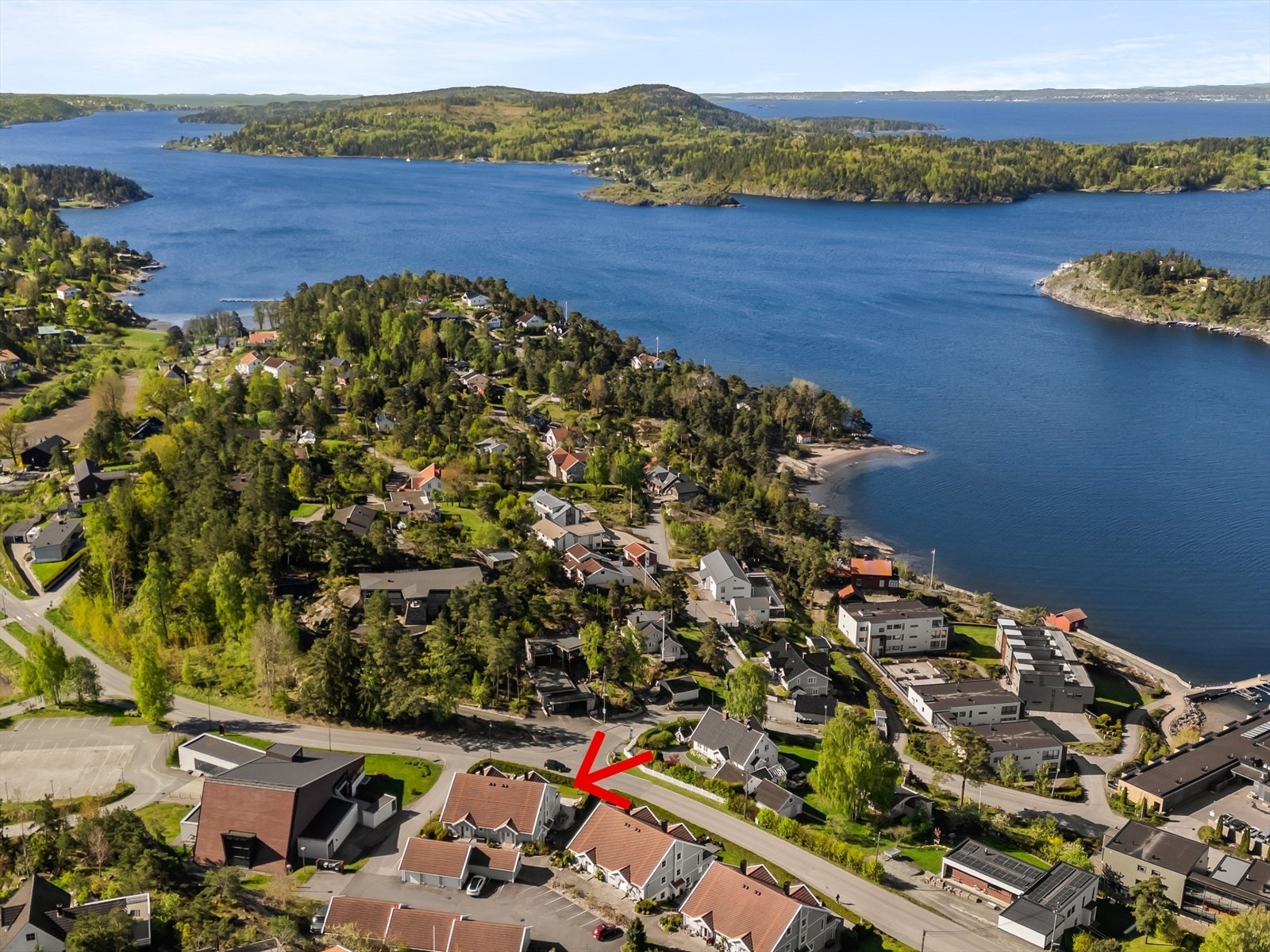 Det er tøffelavstand til flere badestrender og badeplasser langs kysten. Kun ca. 3 min til Son spa med treningsfasiliteter, basseng, restaurant m.m. Galleribilde