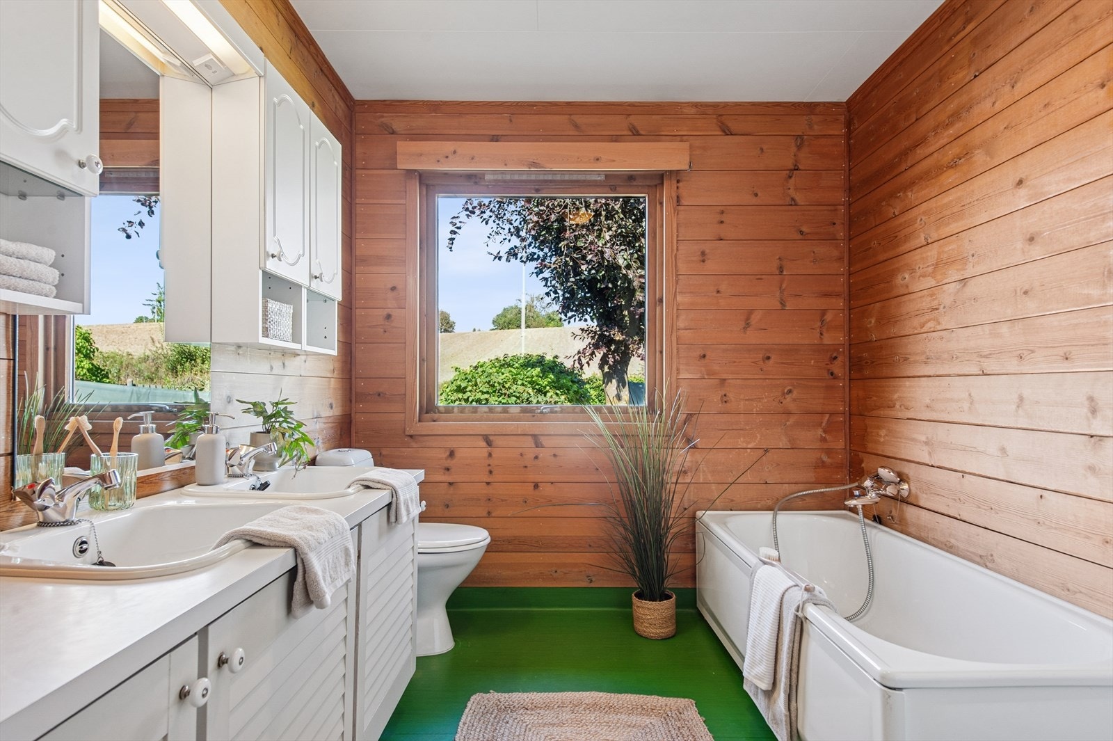 Badet i 1. etasje her behov for oppgraderinger. Galleribilde