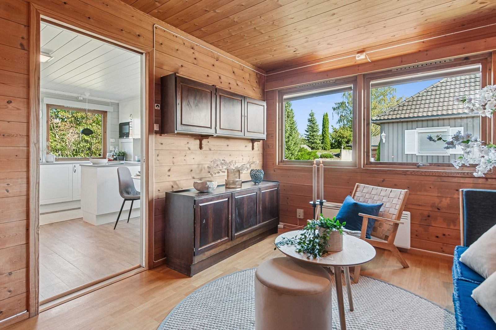 Stuen har tilgang til et romslig kjøkken. Galleribilde