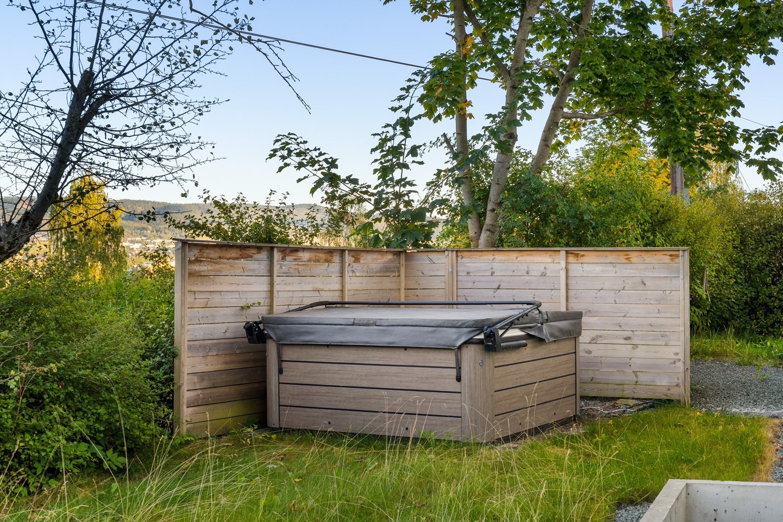 Det er etablert et hjørne hvor man kan nyte gode sommerdager i jacuzzi. Galleribilde