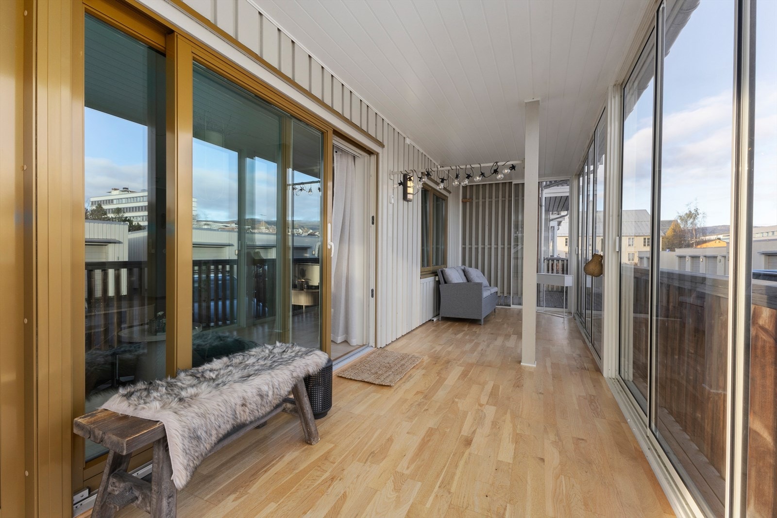 19kvm av terrassen er innglasset og fungerer som en forlengelse av stuen. Galleribilde