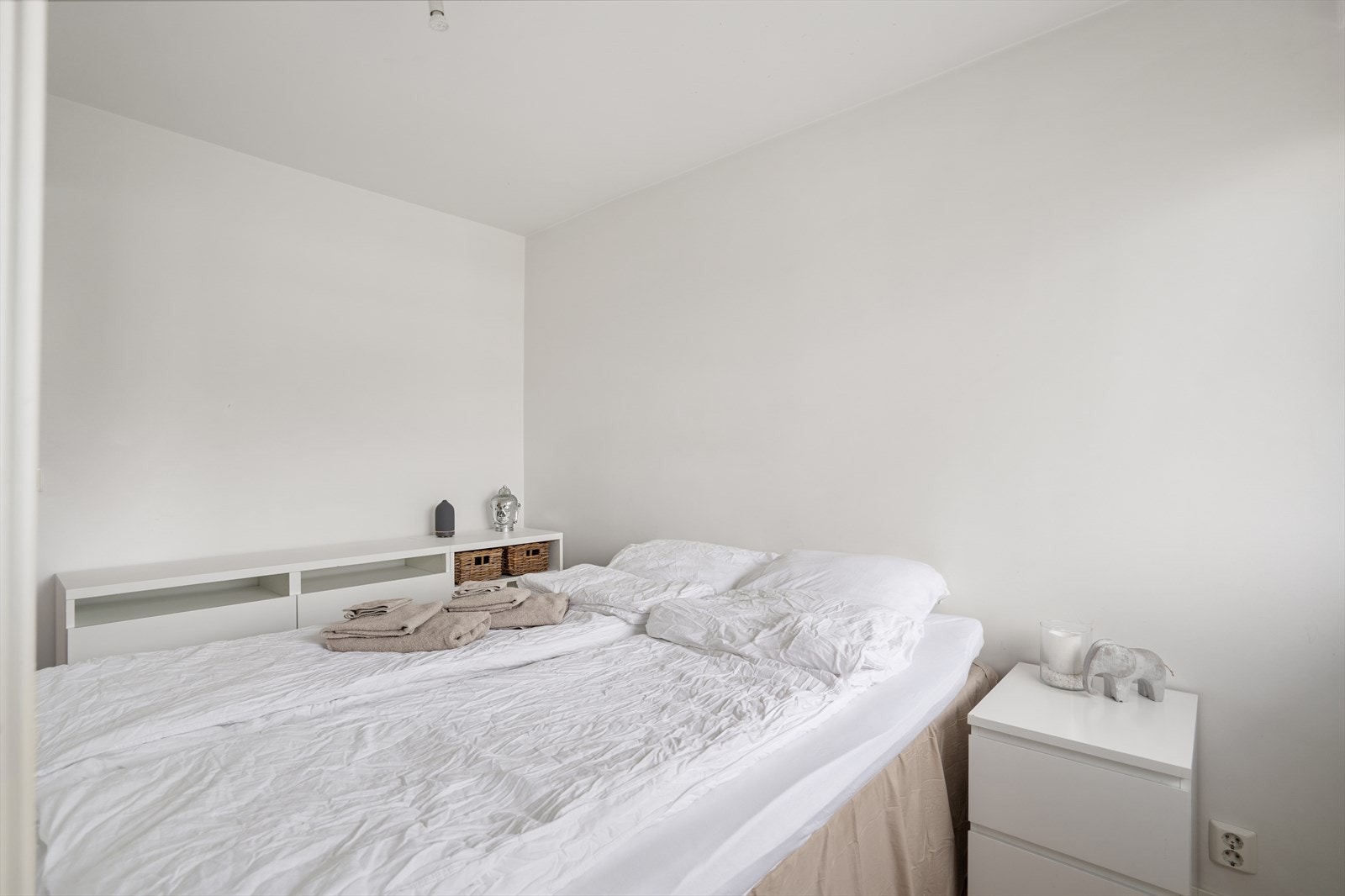 Her får du et lyst og trivelig rom som gir mulighet for en rolig atmosfære - perfekt for avslapning og en god natts søvn. Galleribilde