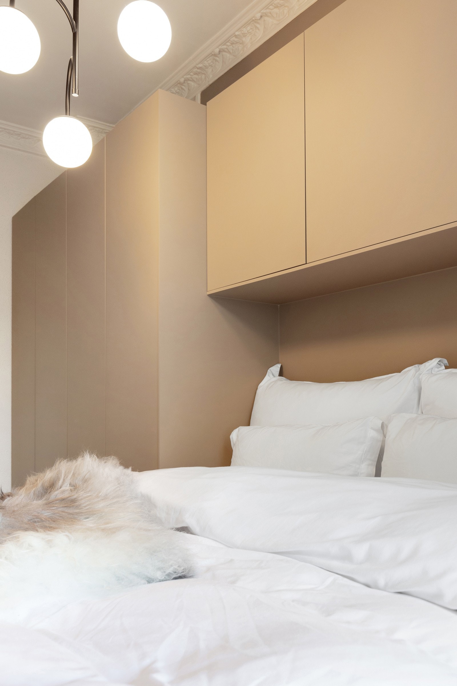 Rommet vender mot rolig bakgård, som sikrer deg en god nattesøvn. Galleribilde