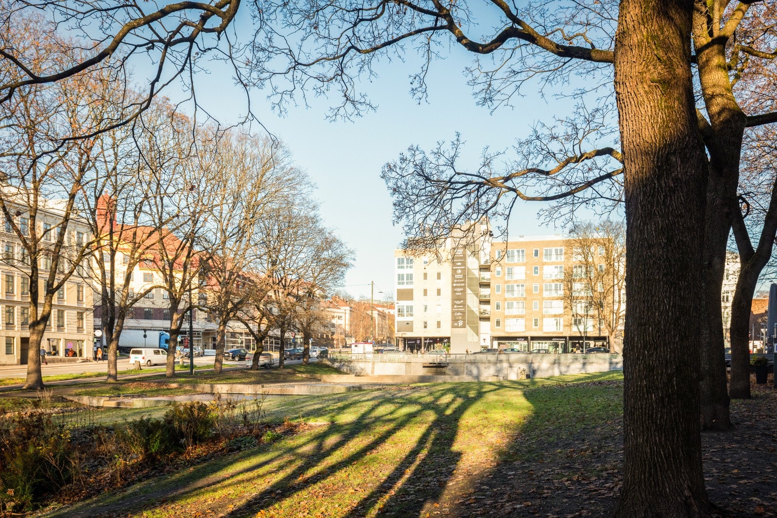Nyt de flotte grøntarealene som blant annet Ilaparken og St.Hanshaugen eller la deg begeistre av de nydelige turområdene rundt ærverdige Akerselva. Galleribilde