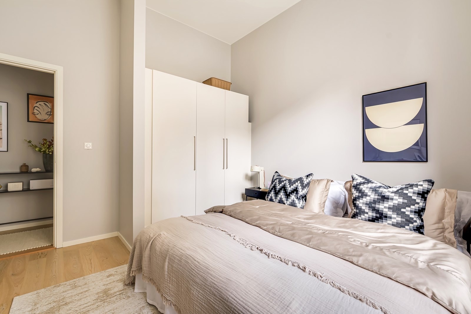 Det er god plass til garderobeskap. Galleribilde