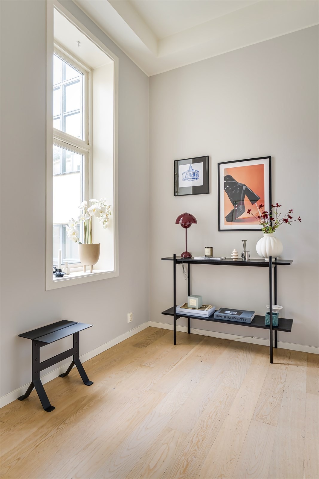 Det er ekstra lagringsplass i kjellerbod som leiligheten disponerer. Galleribilde